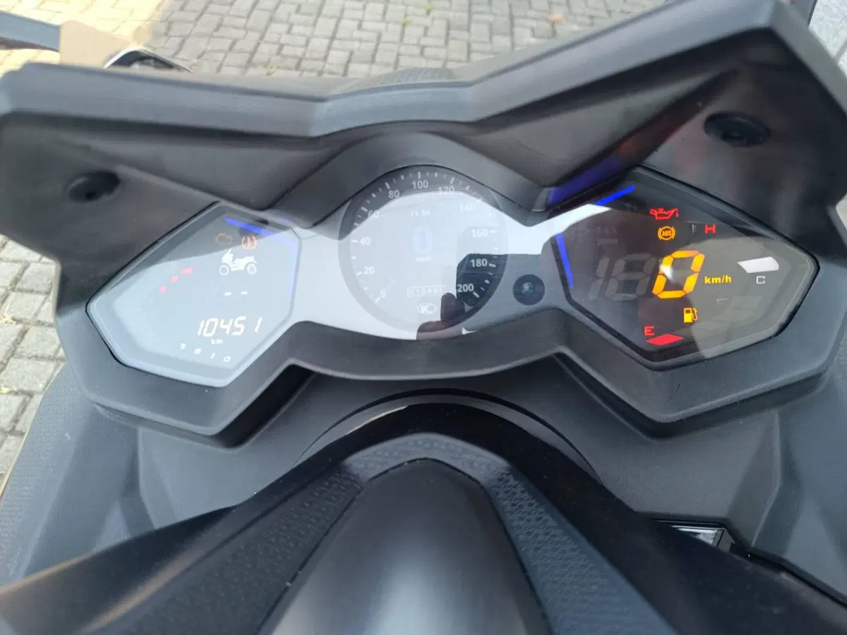 Kymco AK 550 ETS (2021 - 26) (6)