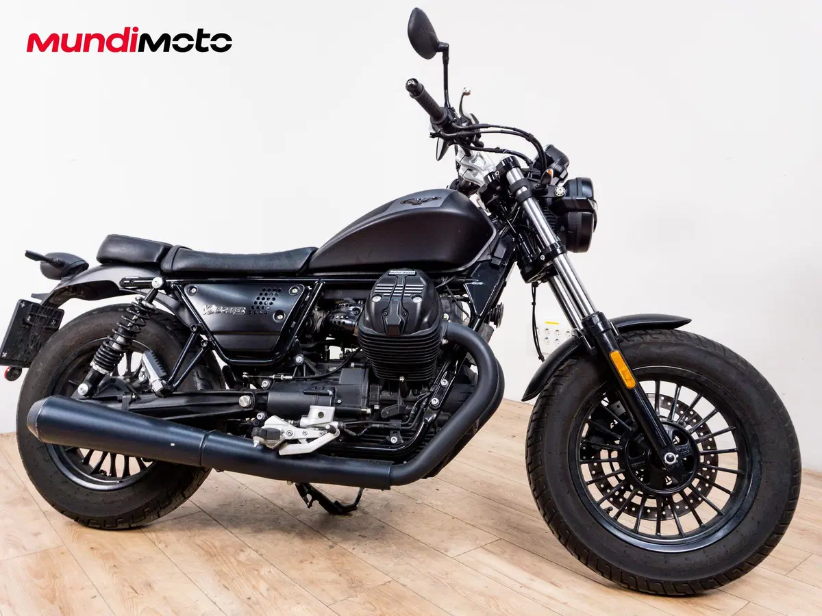Moto Guzzi V9 Bobber (2016 - 18) (2)
