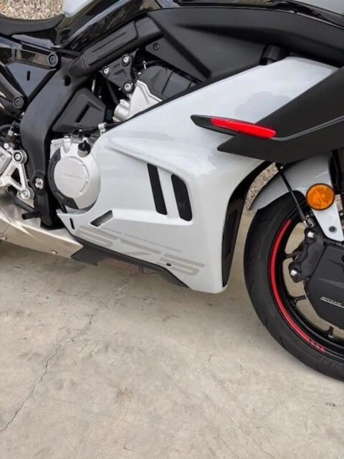 CFMOTO 675SR-R (2025 - 26) (10)