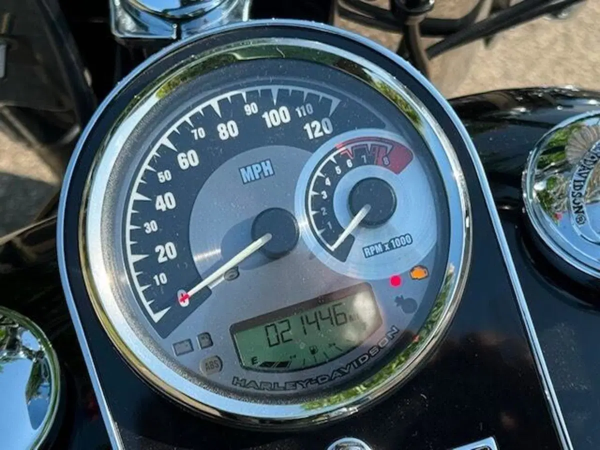 Harley-Davidson 1450 Deluxe (2005 - 06) - FLSTNI (6)