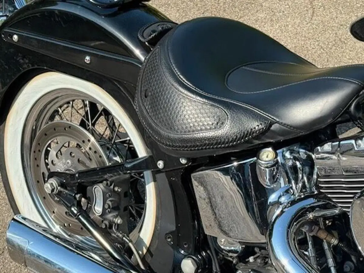 Harley-Davidson 1450 Deluxe (2005 - 06) - FLSTNI (10)