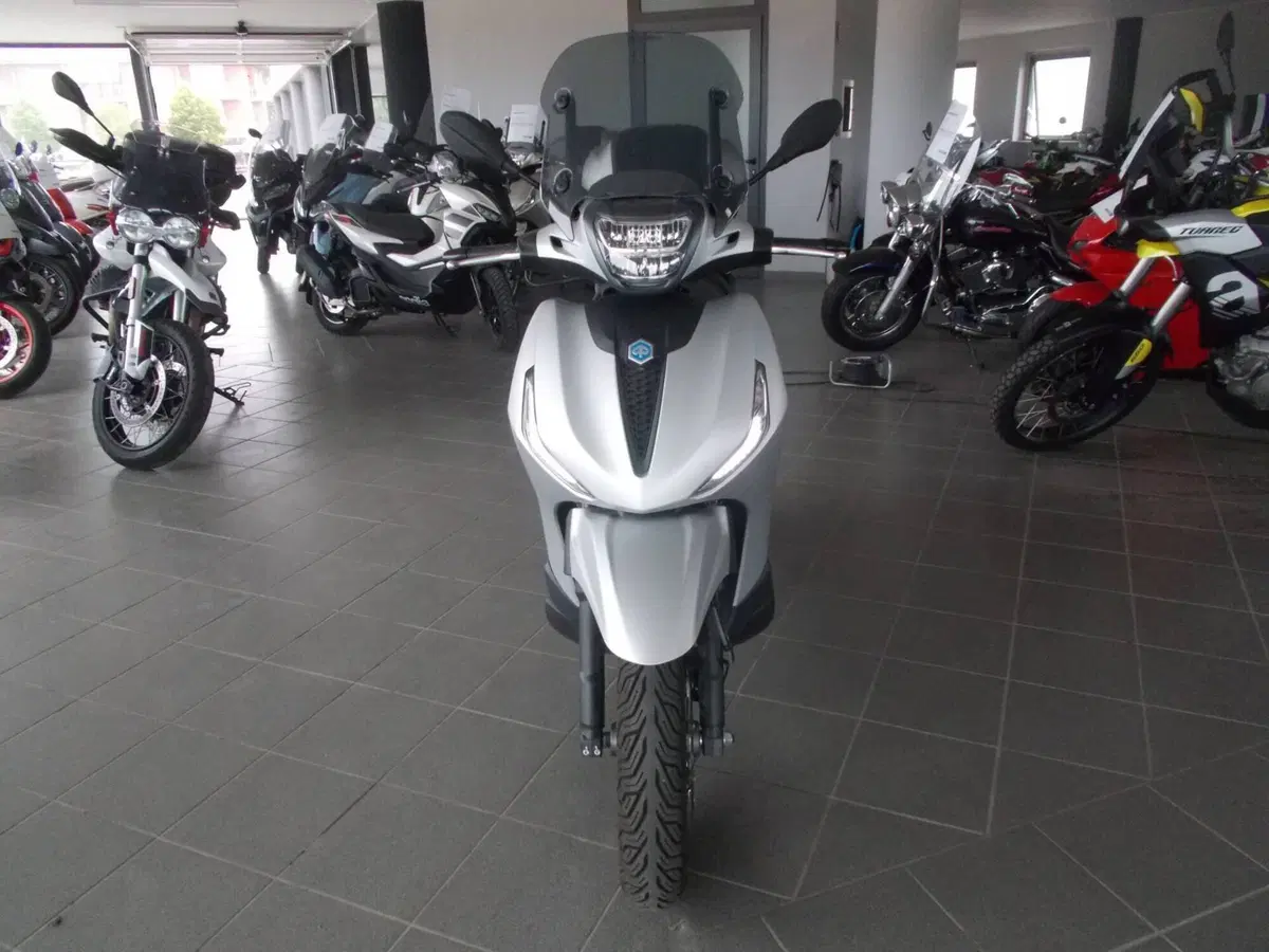 Piaggio Beverly 300 S ABS-ASR (2021 - 25) (2)
