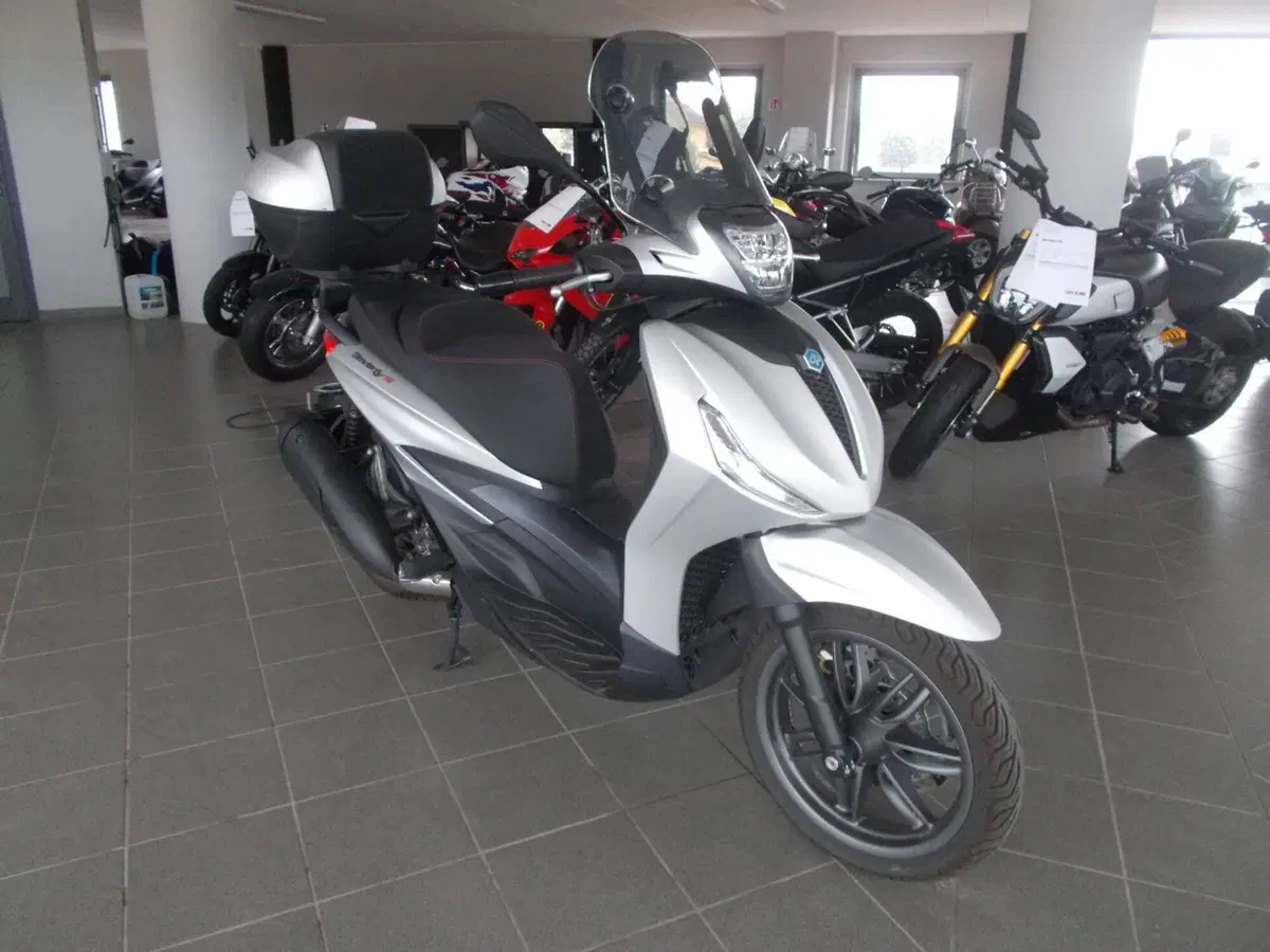 Piaggio Beverly 300 S ABS-ASR (2021 - 25) (3)