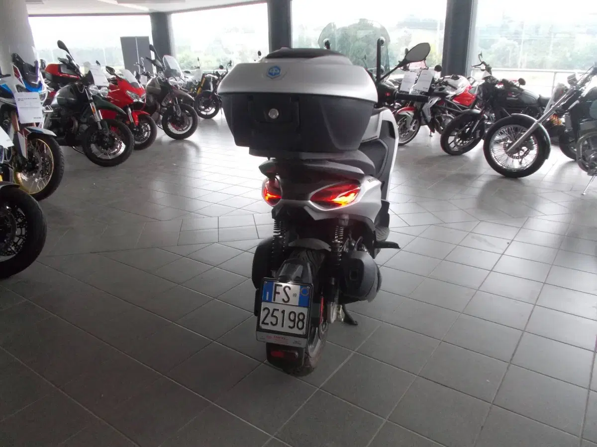 Piaggio Beverly 300 S ABS-ASR (2021 - 25) (5)