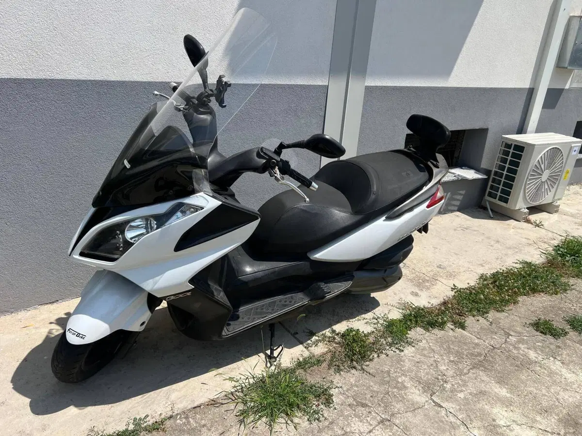 Kymco Downtown 300i (2009 - 17) (4)