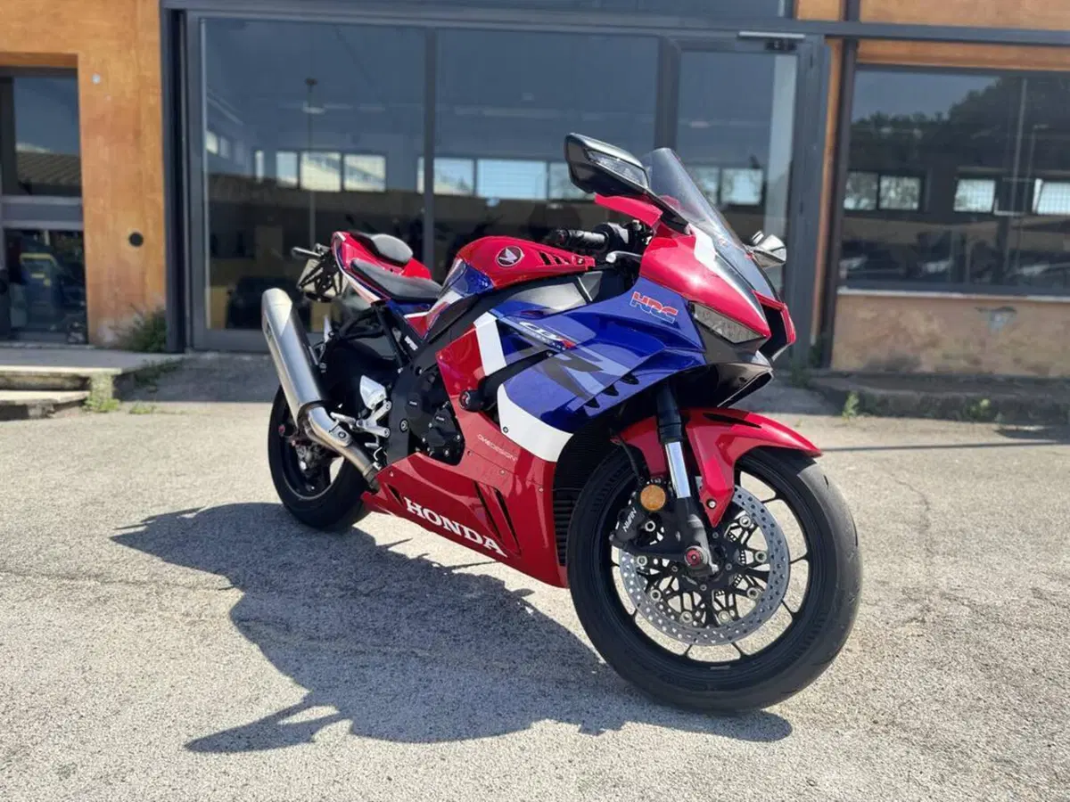 Honda CBR 1000 RR-R Fireblade (2020 - 21) (2)