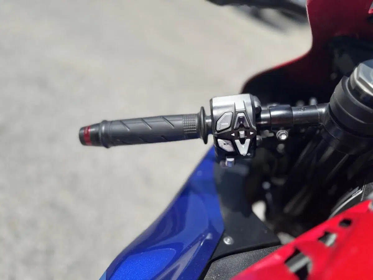 Honda CBR 1000 RR-R Fireblade (2020 - 21) (6)