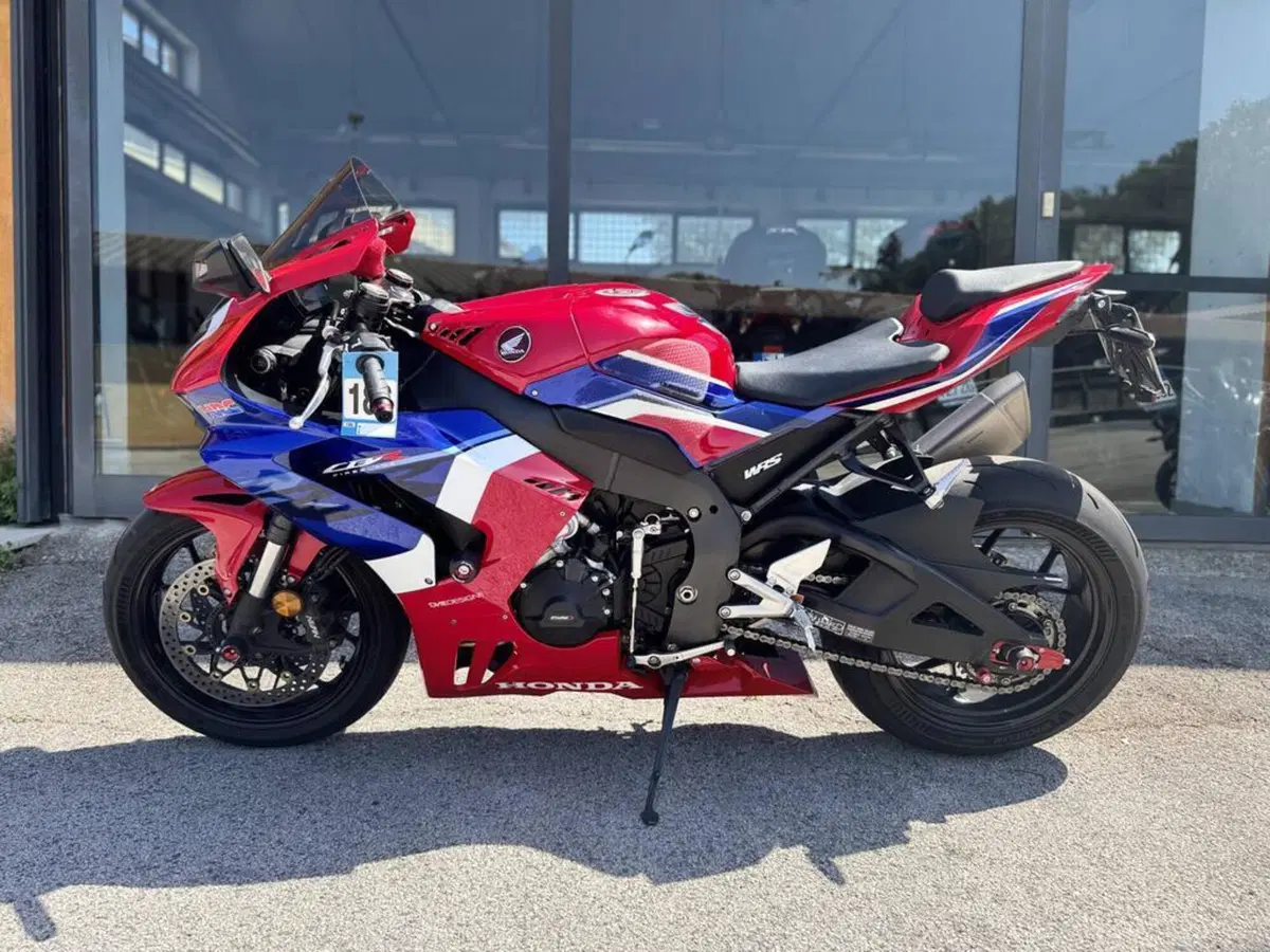 Honda CBR 1000 RR-R Fireblade (2020 - 21) (4)