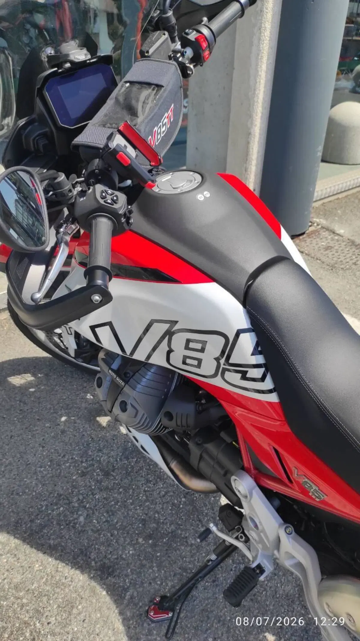 Moto Guzzi V85 TT (2024 - 26) (4)