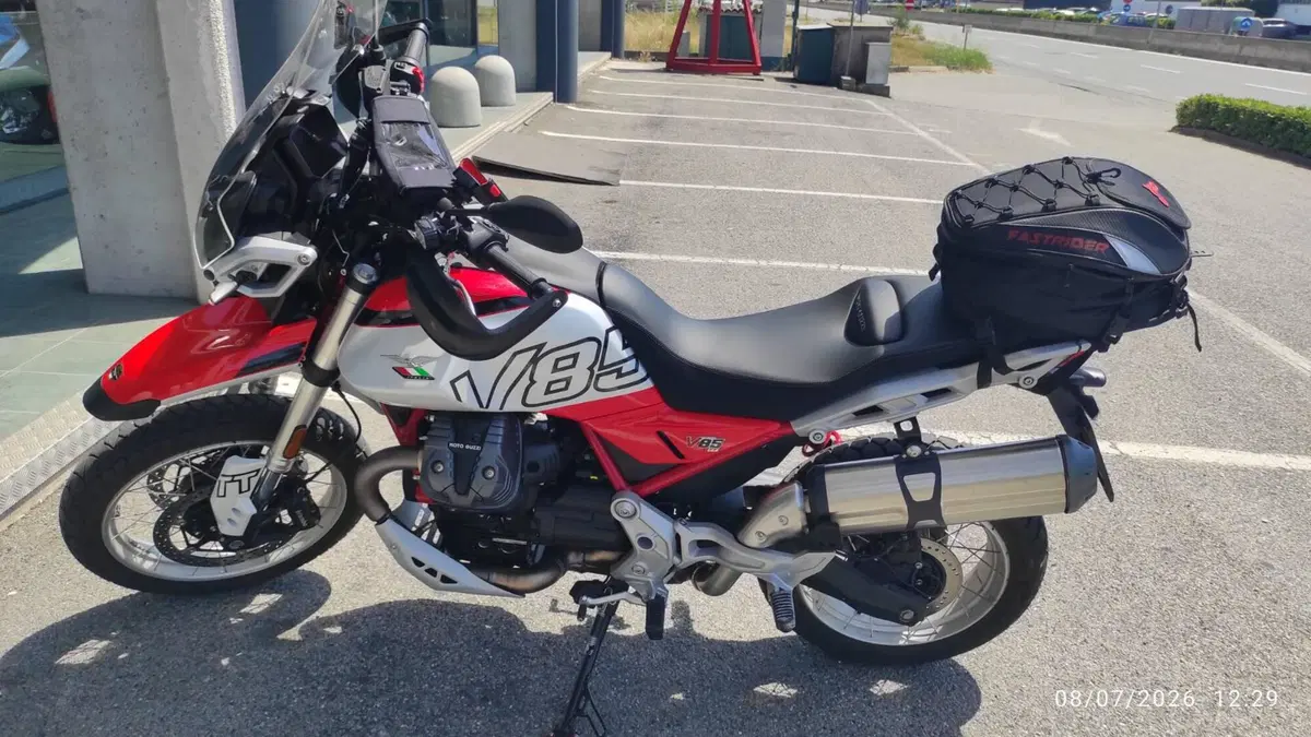 Moto Guzzi V85 TT (2024 - 26) (6)