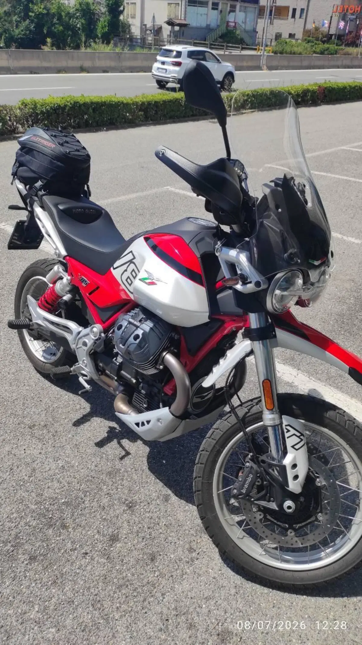 Moto Guzzi V85 TT (2024 - 26) (9)