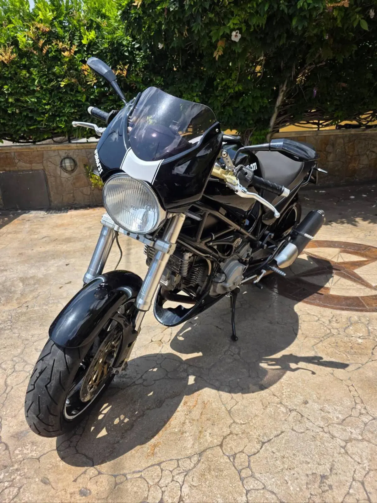 Ducati Monster 900 Dark I.E. (1999 - 02) (2)