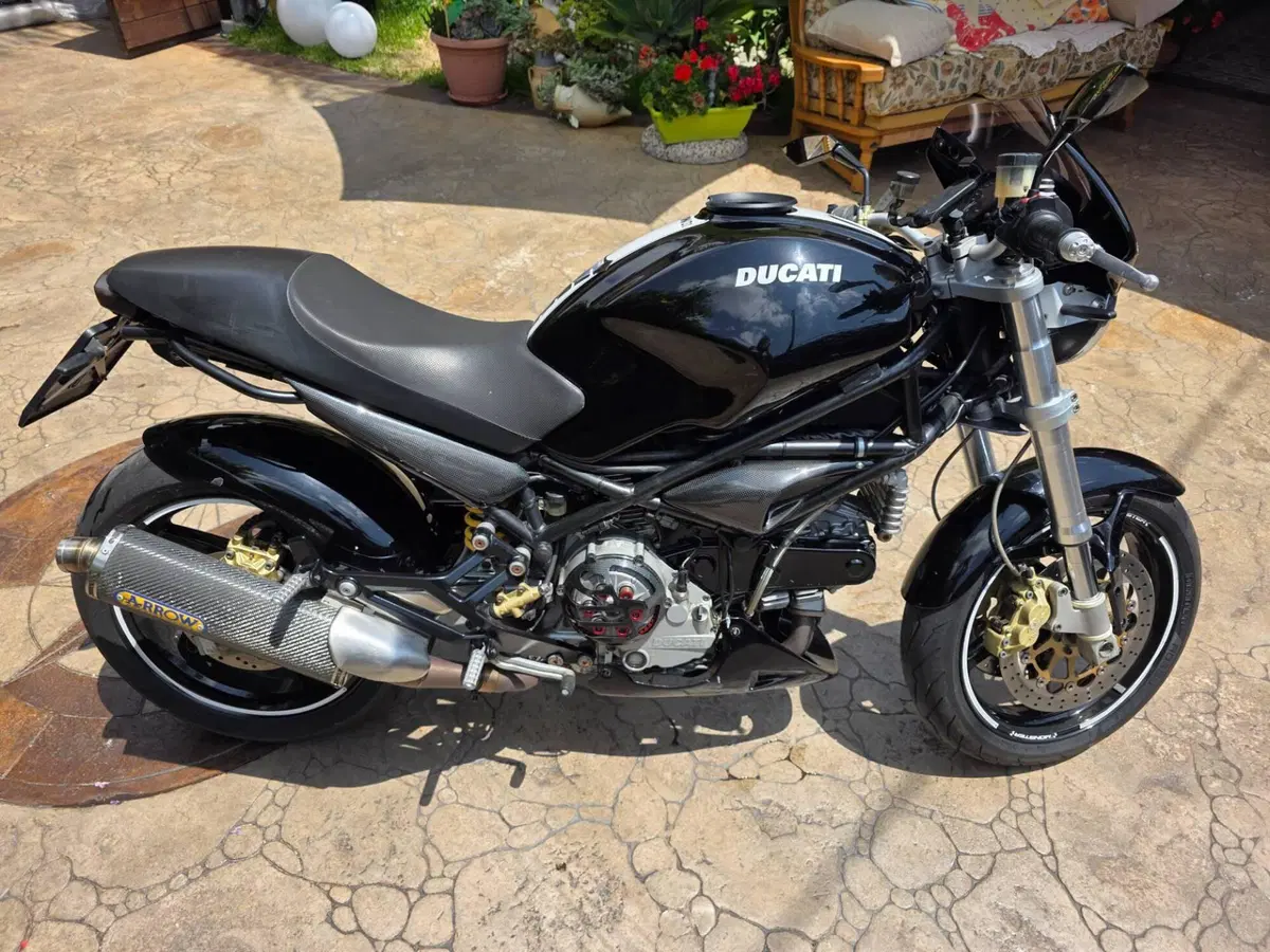 Ducati Monster 900 Dark I.E. (1999 - 02) (3)