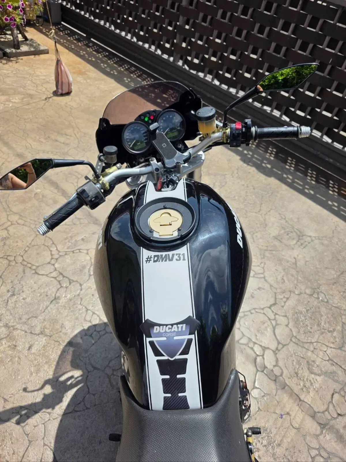 Ducati Monster 900 Dark I.E. (1999 - 02) (6)