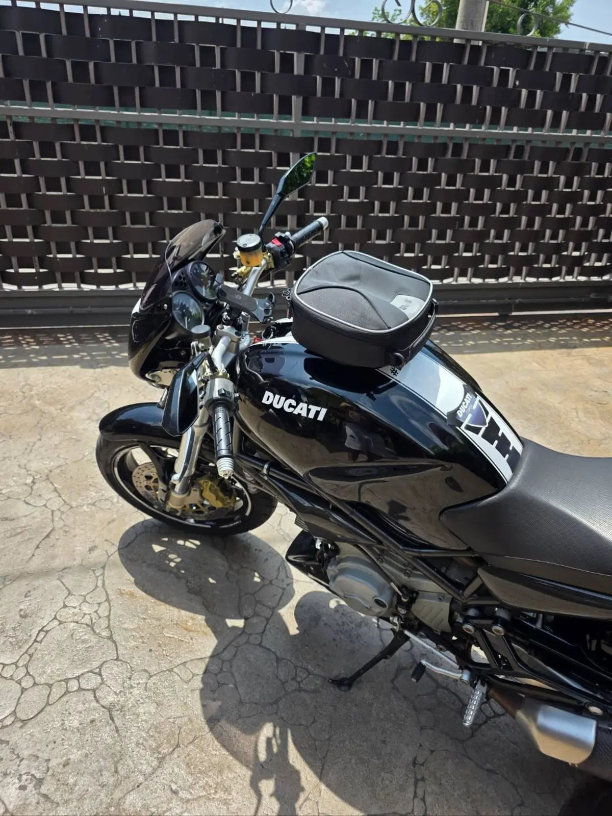 Ducati Monster 900 Dark I.E. (1999 - 02) (7)