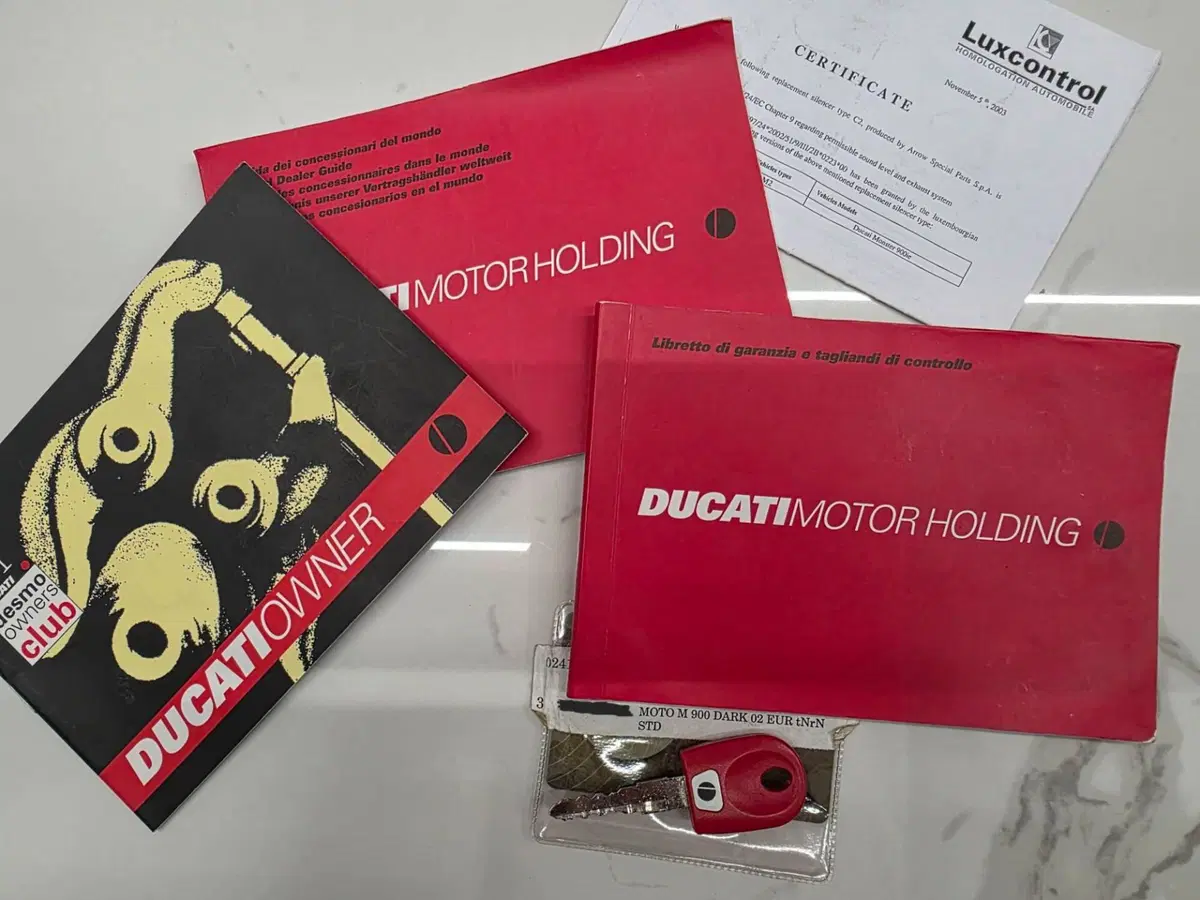 Ducati Monster 900 Dark I.E. (1999 - 02) (12)