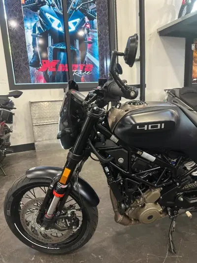 Husqvarna Svartpilen 401 (2024 - 26) usata