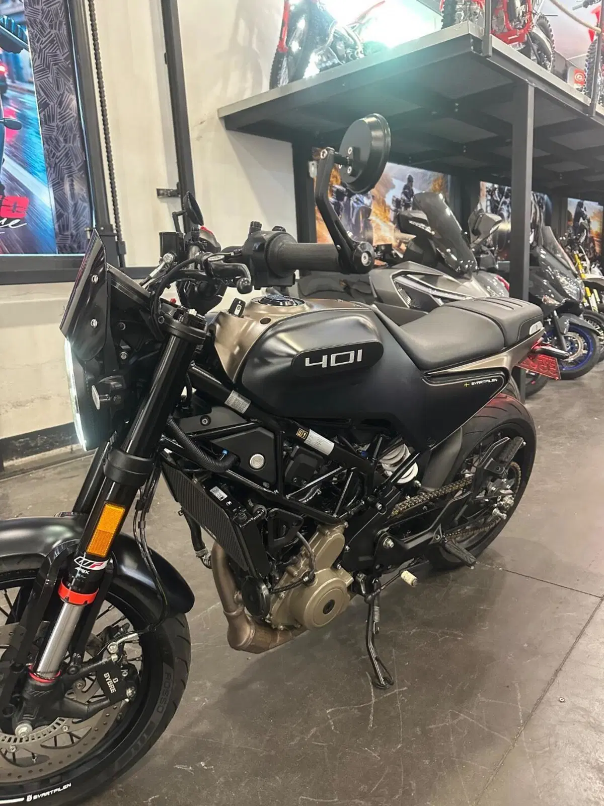 Husqvarna Svartpilen 401 (2024 - 26) (2)