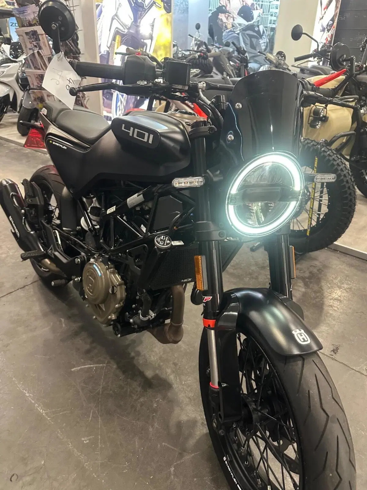 Husqvarna Svartpilen 401 (2024 - 26) (6)