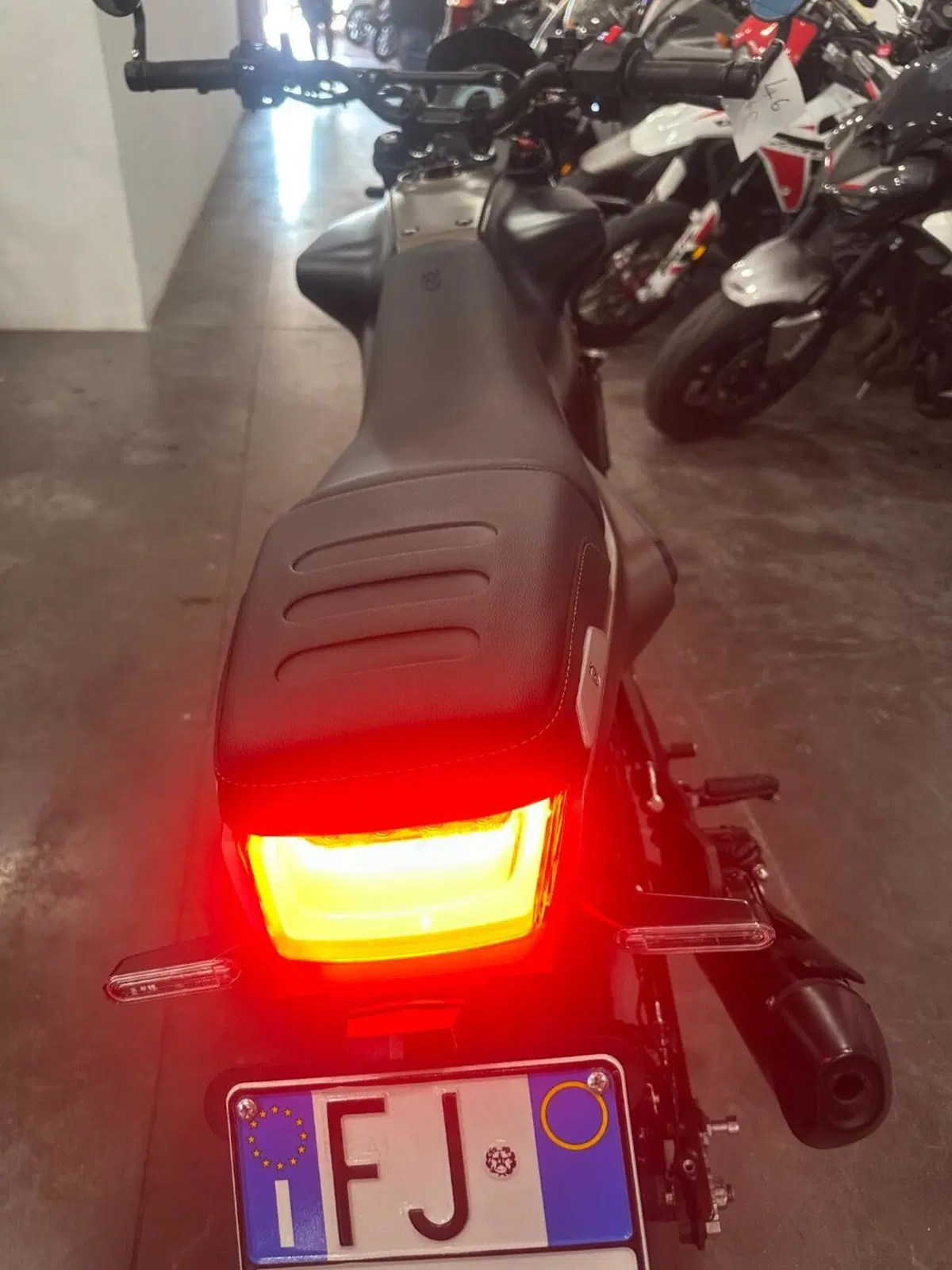Husqvarna Svartpilen 401 (2024 - 26) (9)