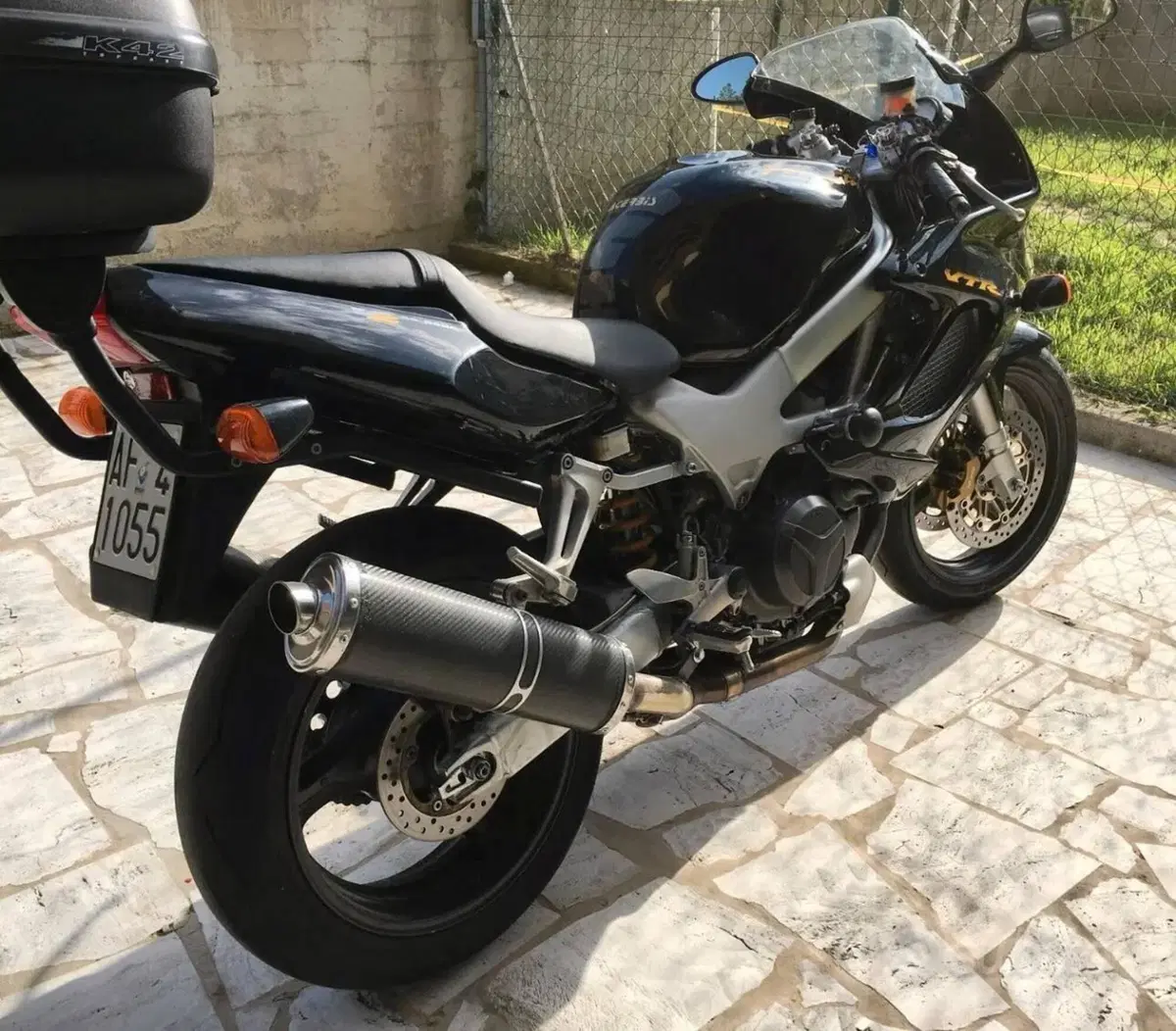 Honda VTR 1000 F Firestorm (1997 - 00) (2)