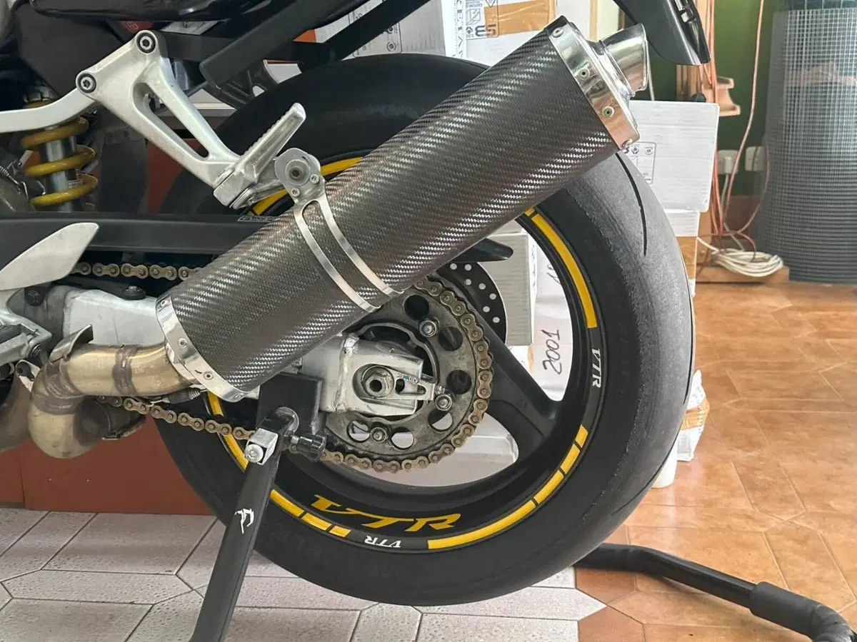 Honda VTR 1000 F Firestorm (1997 - 00) (4)