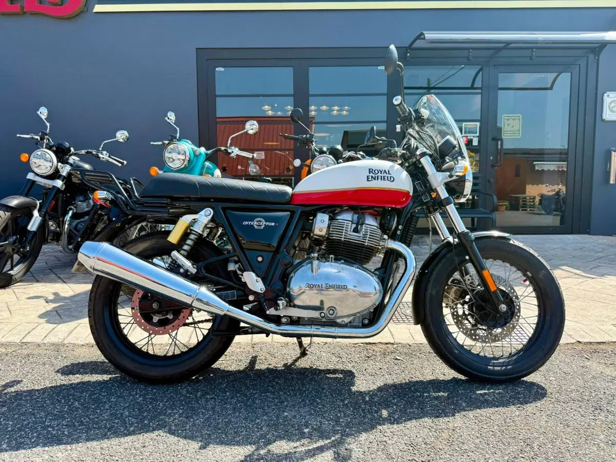 Royal Enfield Interceptor 650 Custom (2020) (2)
