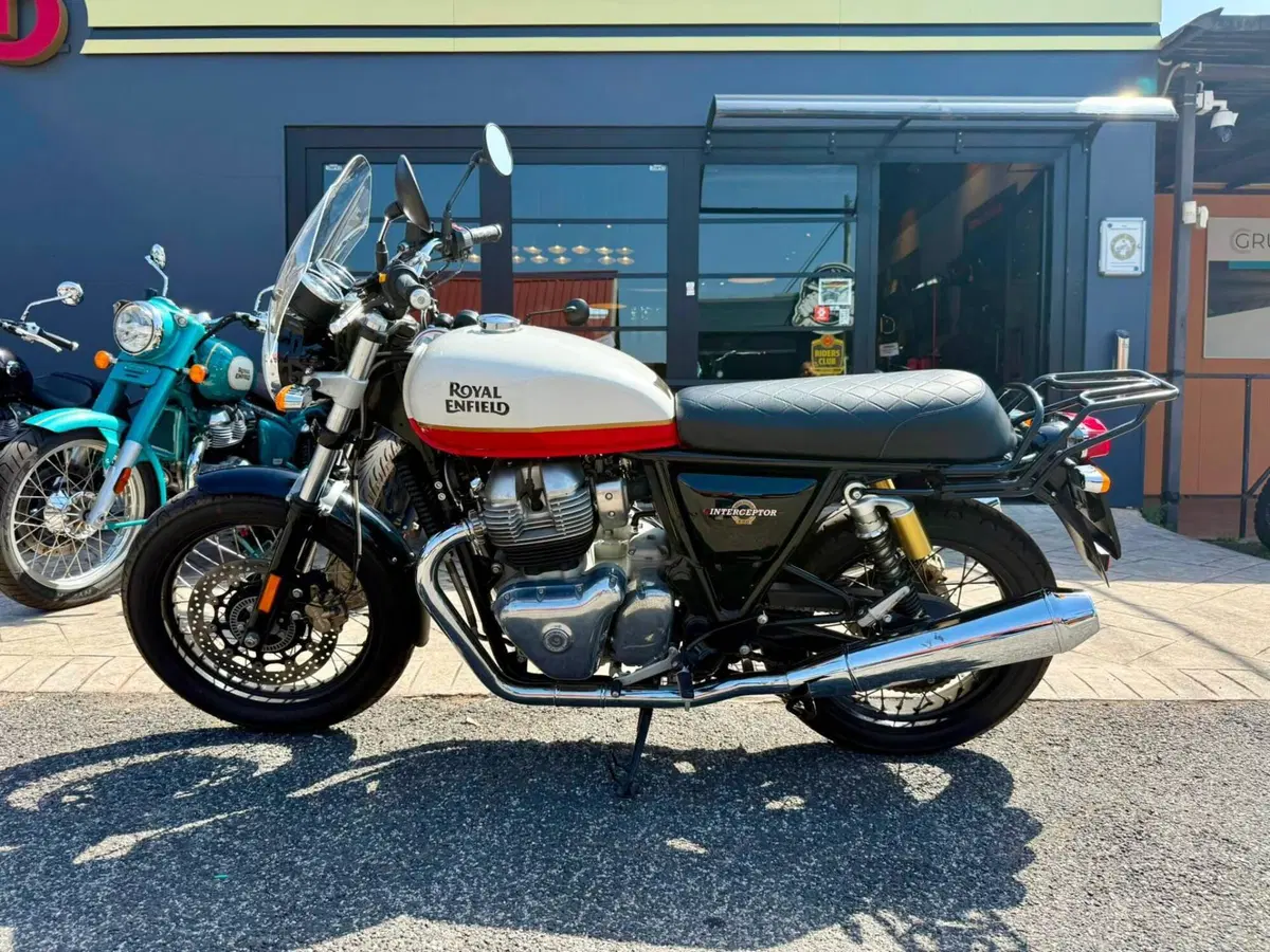Royal Enfield Interceptor 650 Custom (2020) (4)