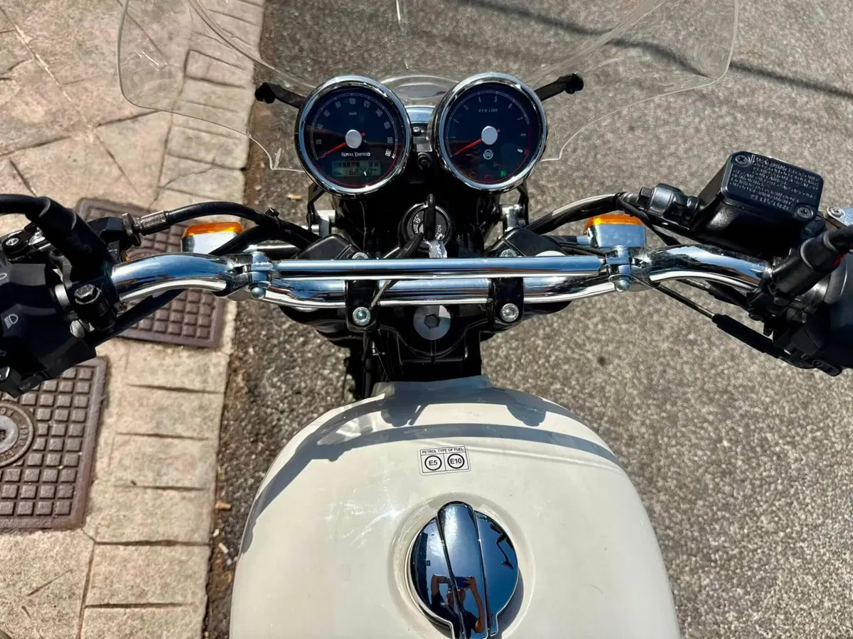 Royal Enfield Interceptor 650 Custom (2020) (5)