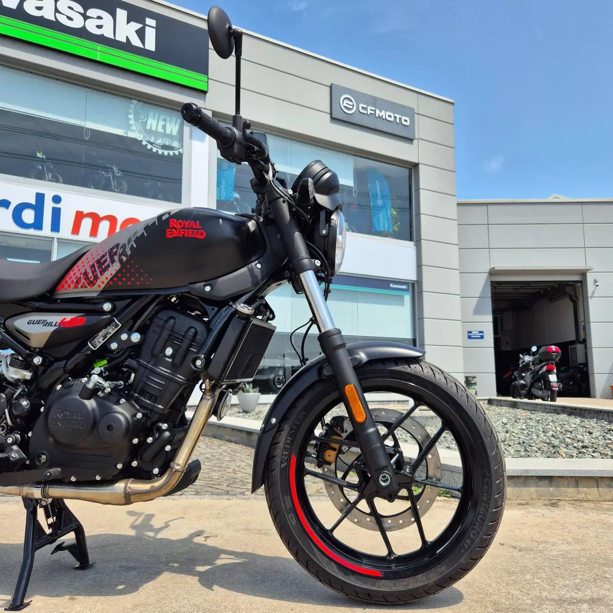 Royal Enfield Guerrilla 450 Apex (2026) (6)