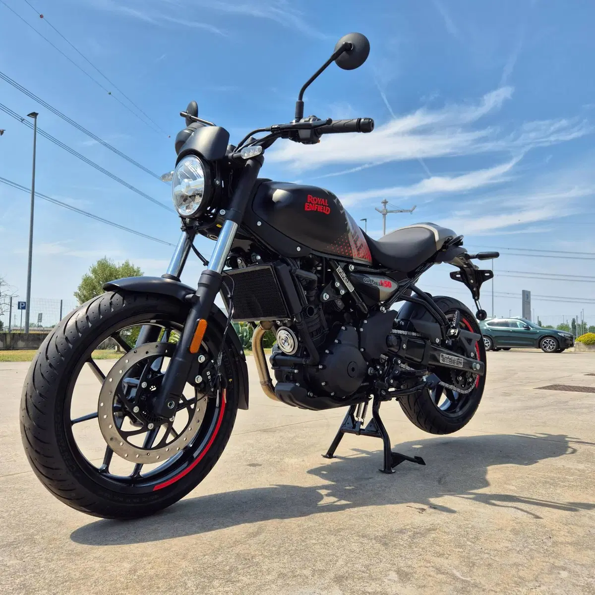 Royal Enfield Guerrilla 450 Apex (2026) (4)