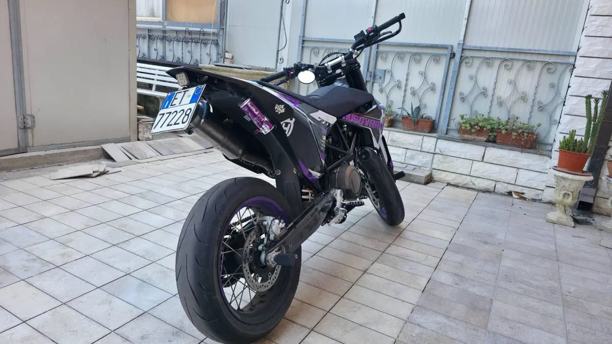 Husqvarna 701 Supermoto (2020) (4)