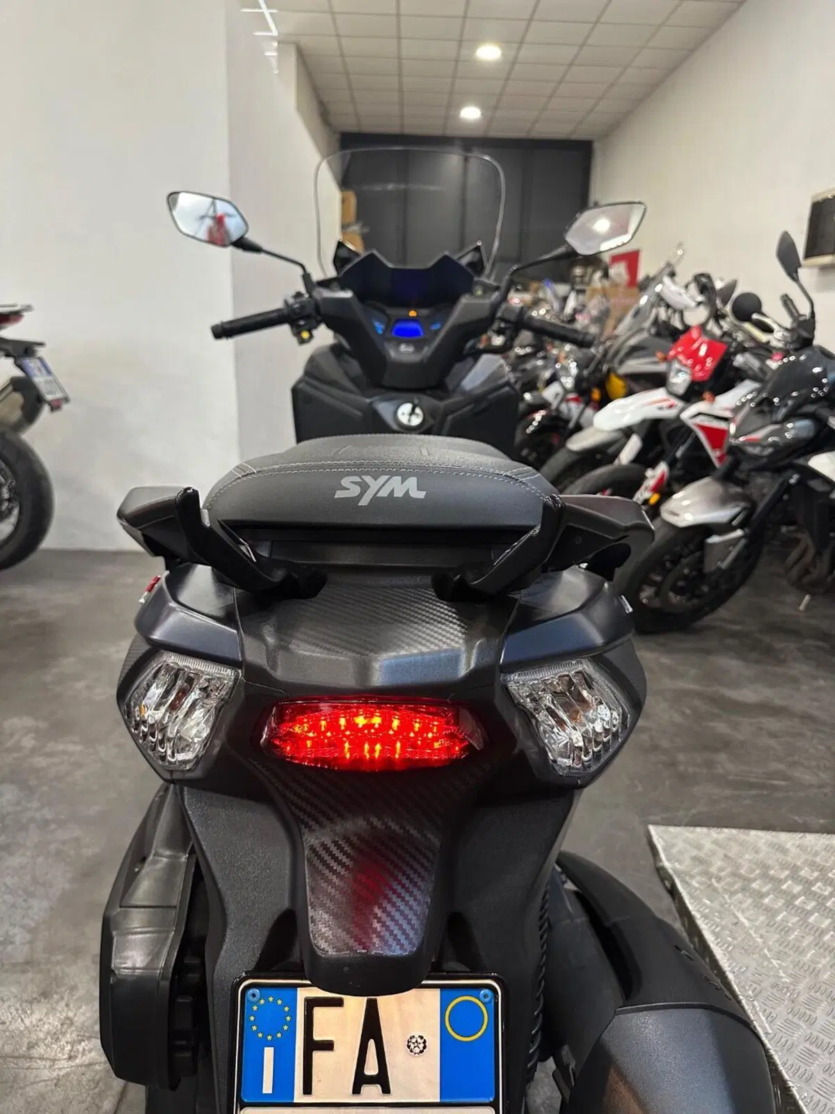 Sym Joymax 300 Z+ (2021 - 24) (6)