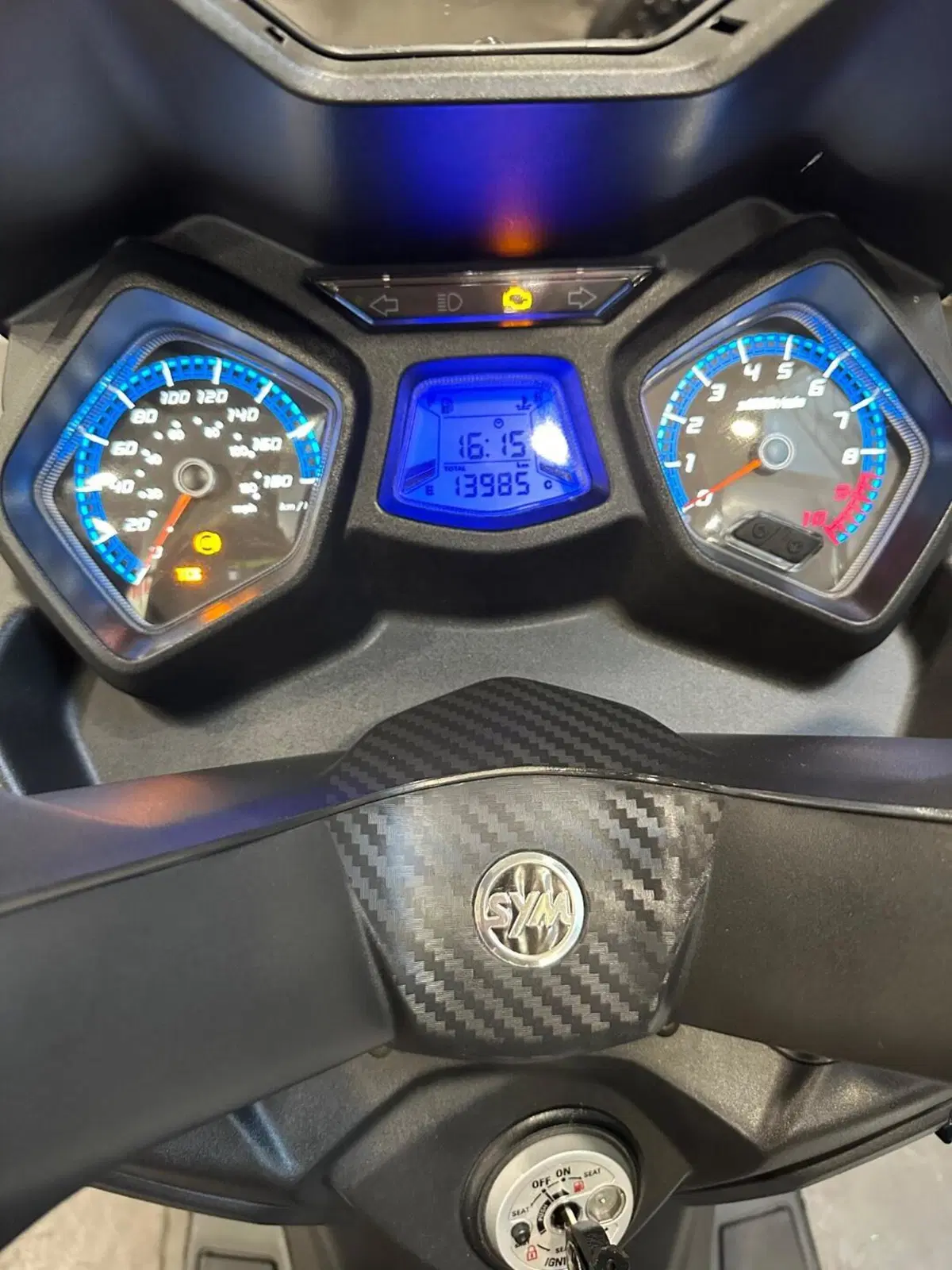 Sym Joymax 300 Z+ (2021 - 24) (12)