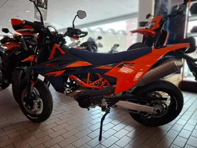 KTM 690 SMC R (2026) usata