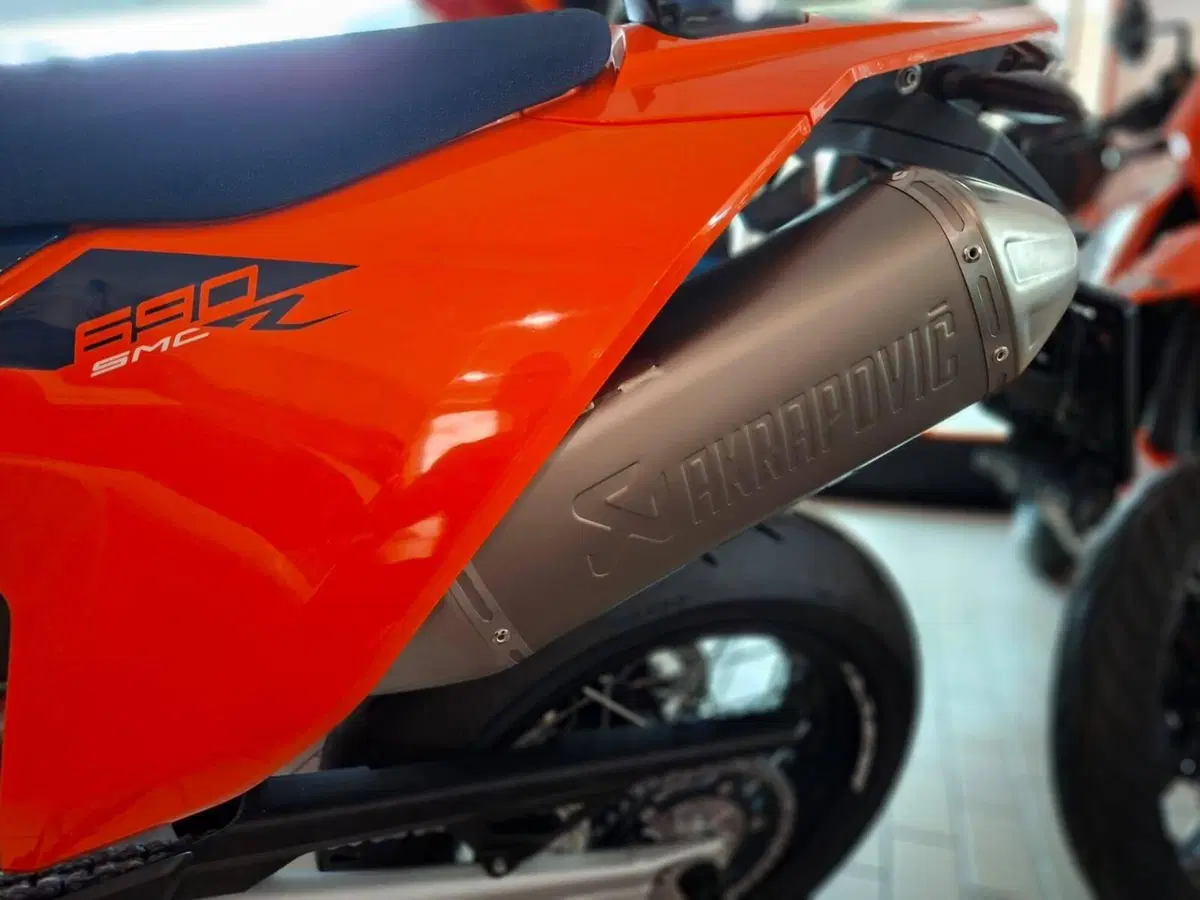 KTM 690 SMC R (2026) (3)