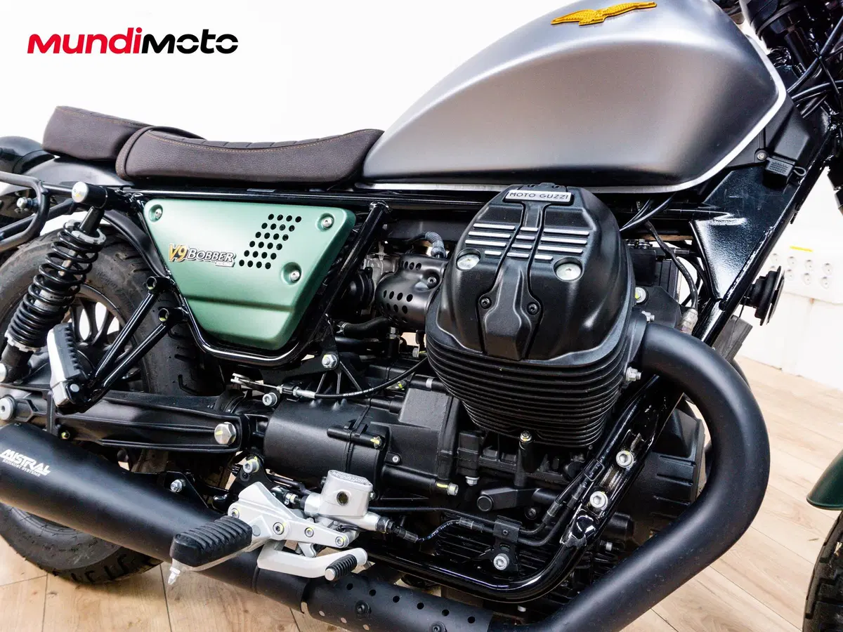Moto Guzzi V9 Bobber Centenario (2021 - 22) (5)