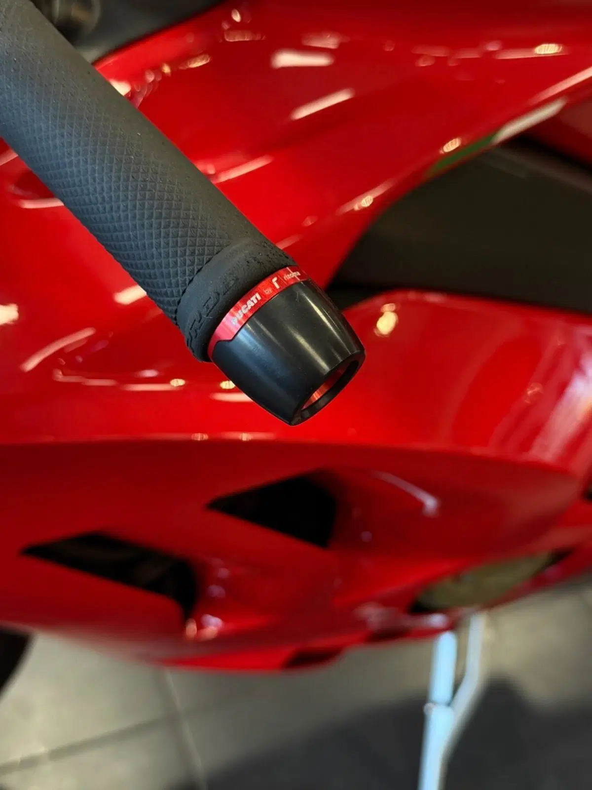 Ducati Panigale V4 S (2022 - 24) (8)