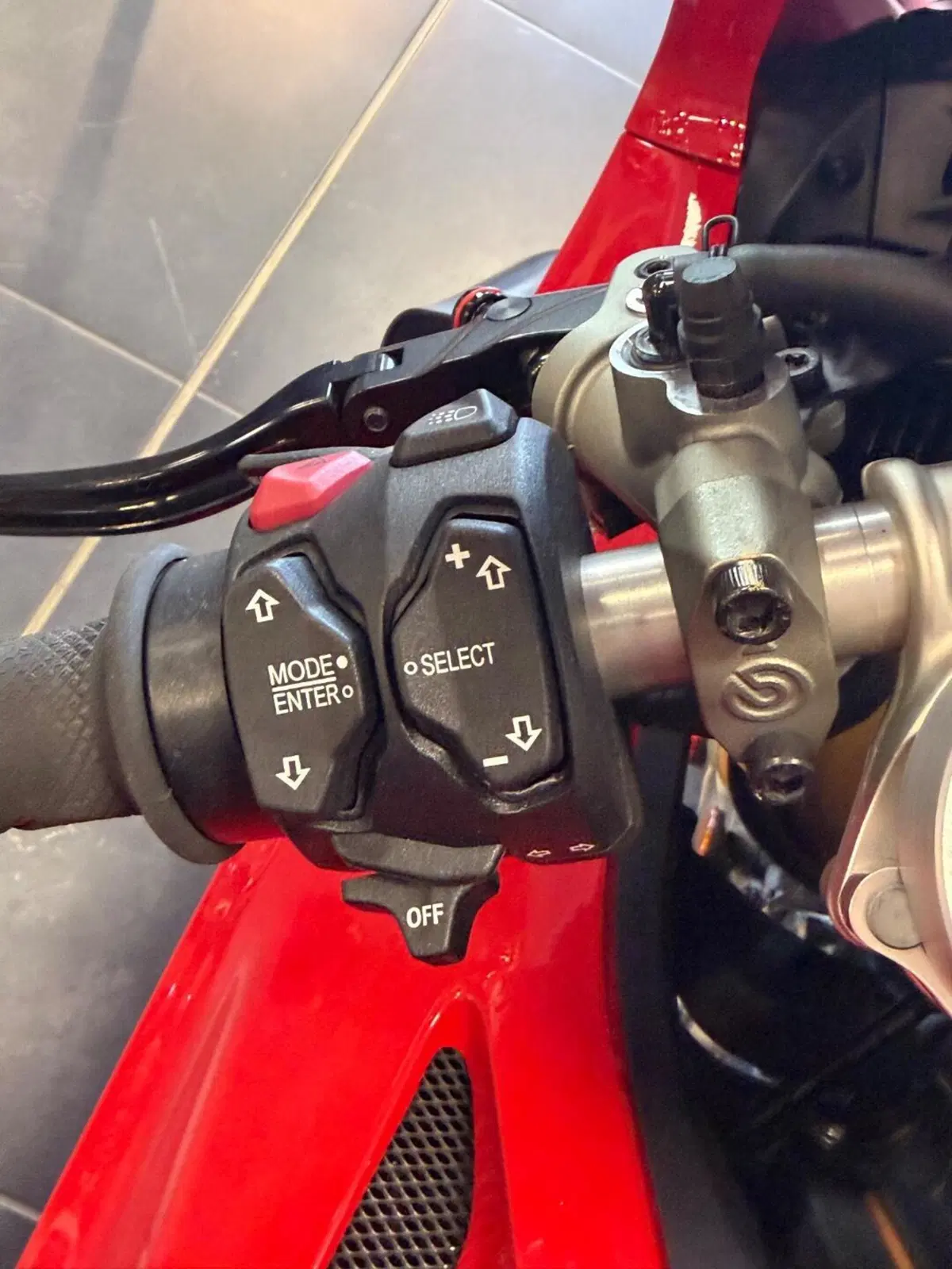 Ducati Panigale V4 S (2022 - 24) (9)