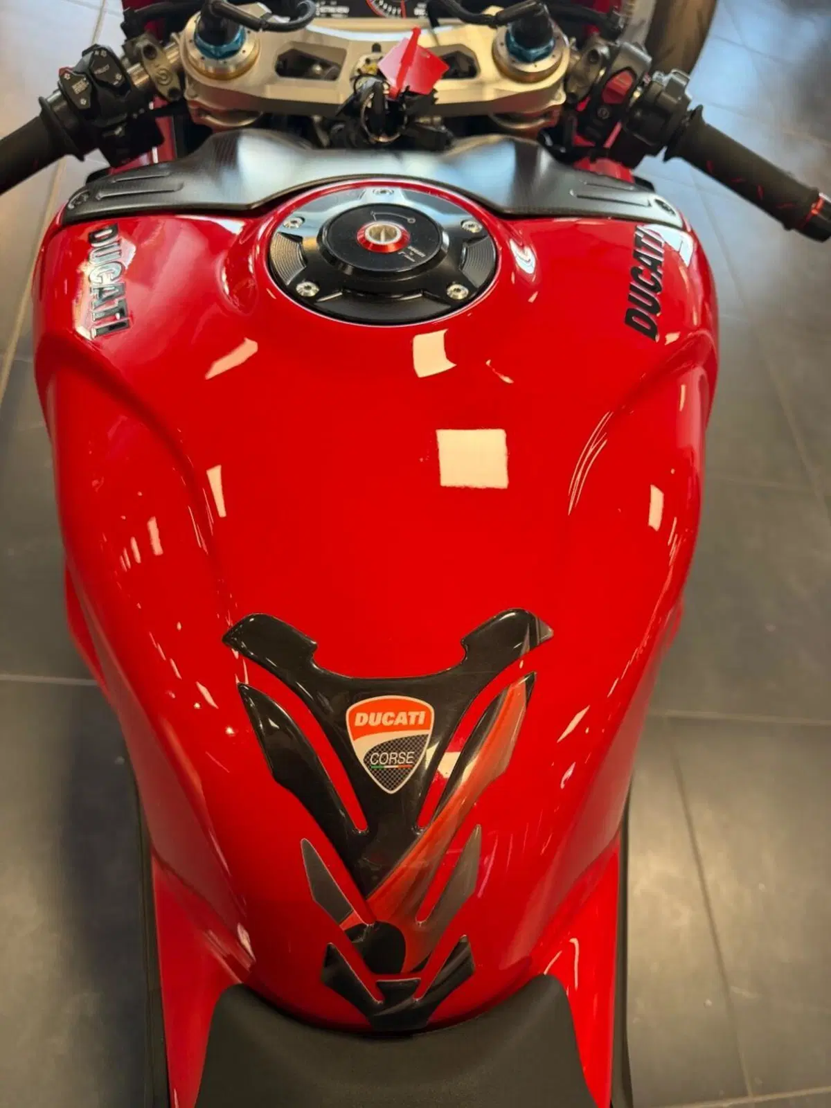 Ducati Panigale V4 S (2022 - 24) (10)
