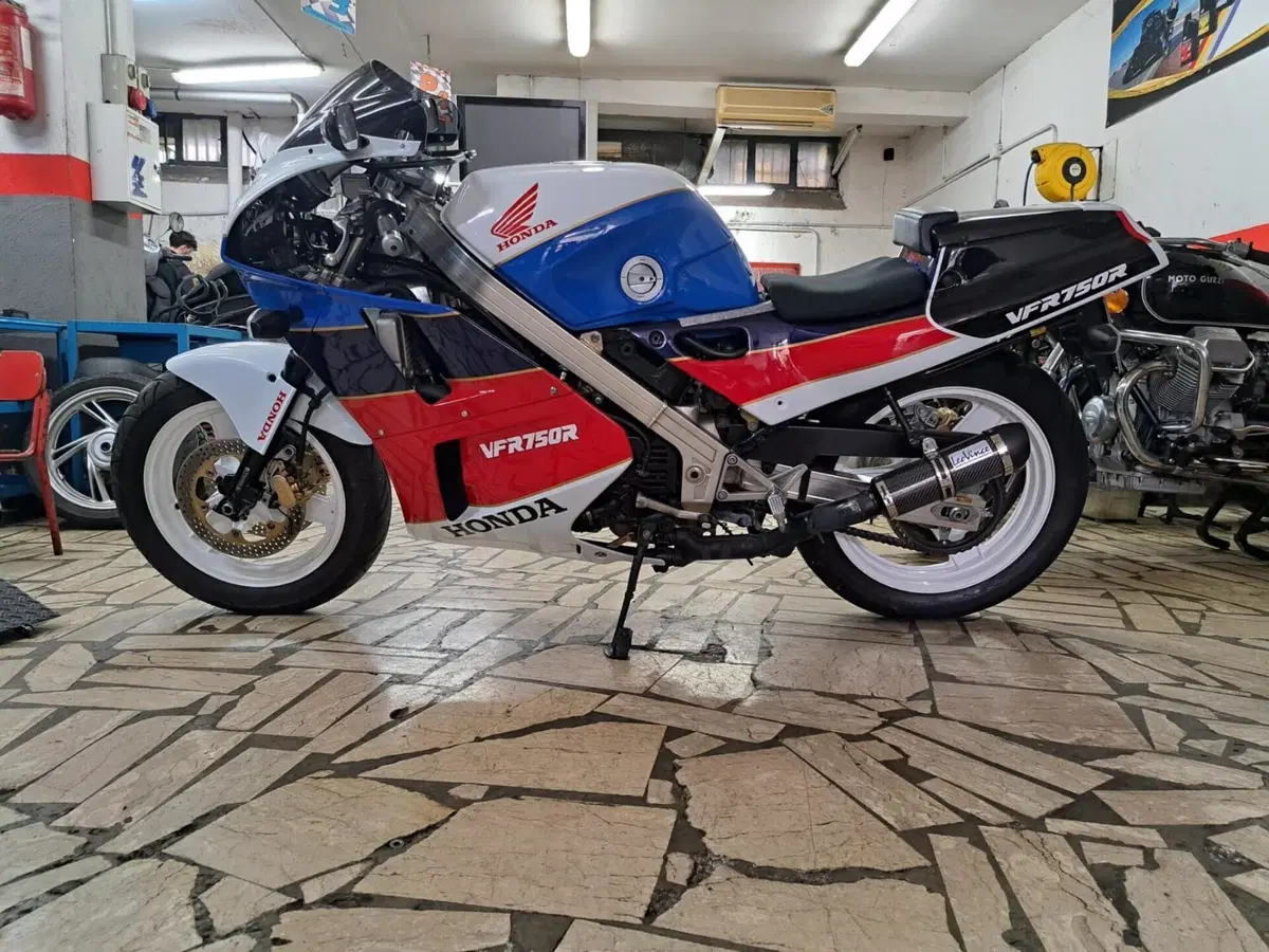 Honda VFR 750 F (1986 - 87) (2)