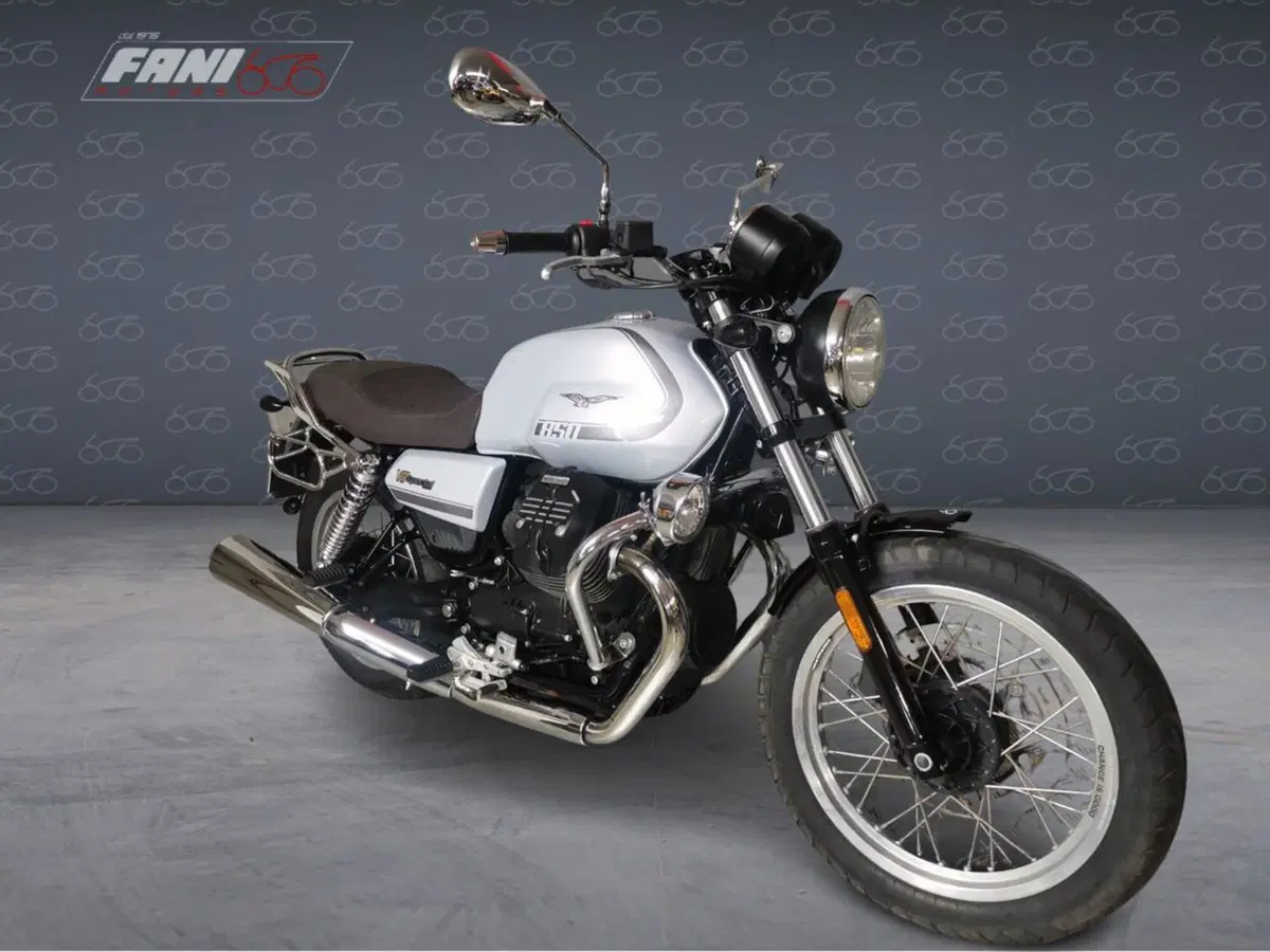 Moto Guzzi V7 Special (2021 - 24) (2)