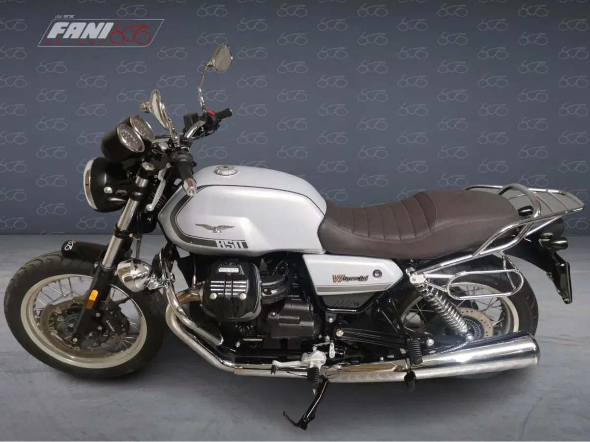 Moto Guzzi V7 Special (2021 - 24) (3)