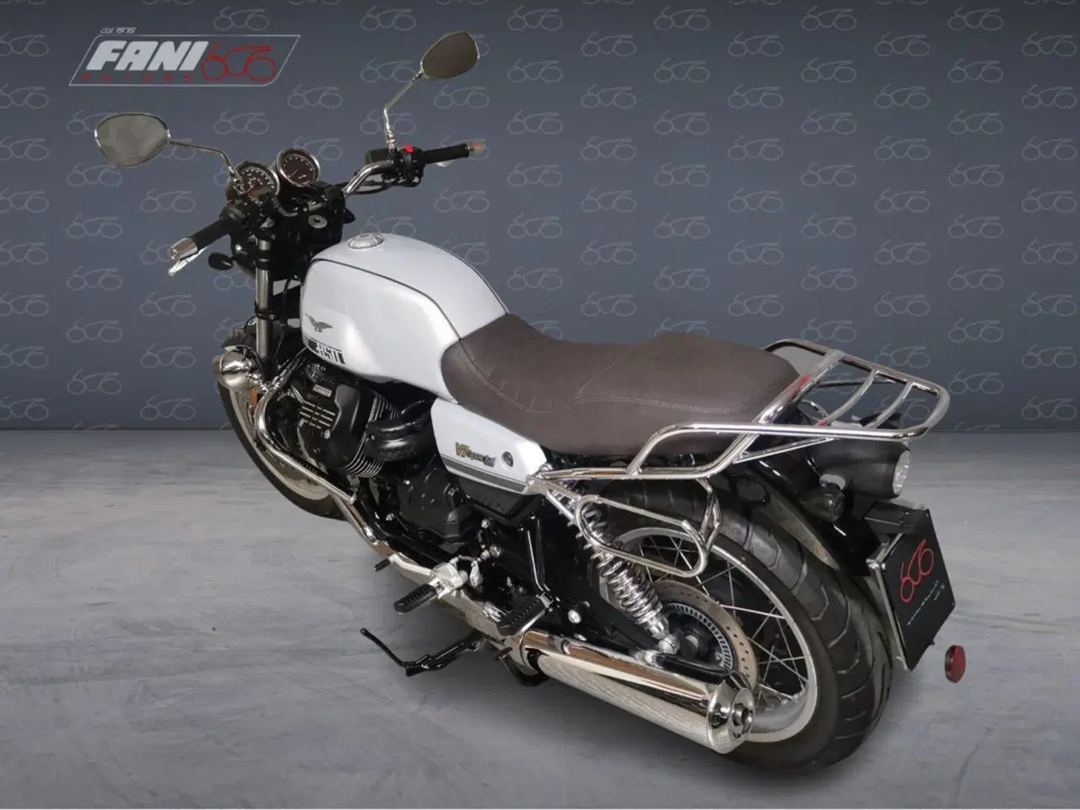 Moto Guzzi V7 Special (2021 - 24) (4)