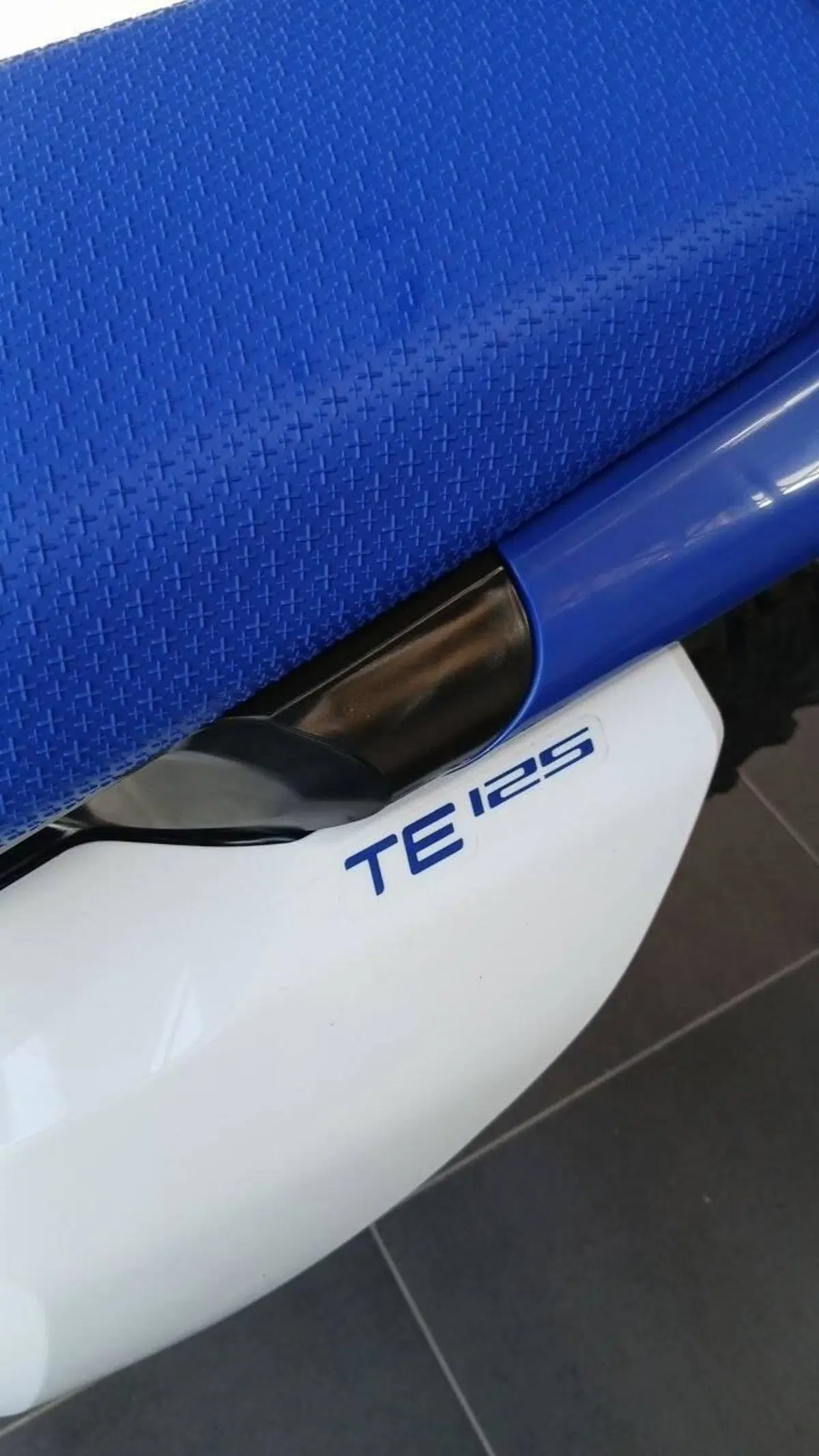 Husqvarna TE 125 (2027) (3)