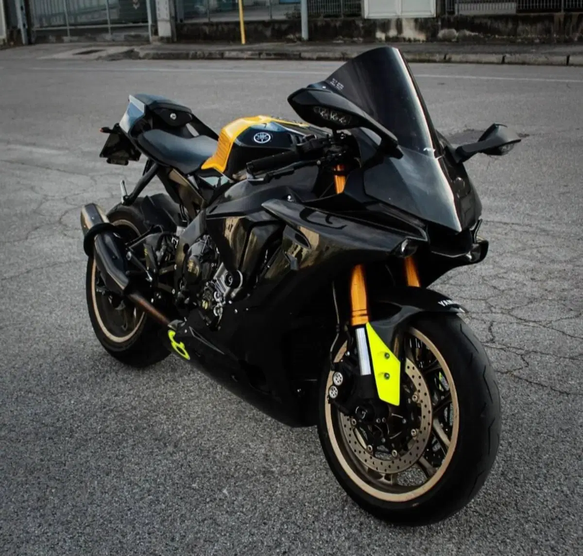Yamaha YZF R1 60th Anniversary (2015 - 16) (2)