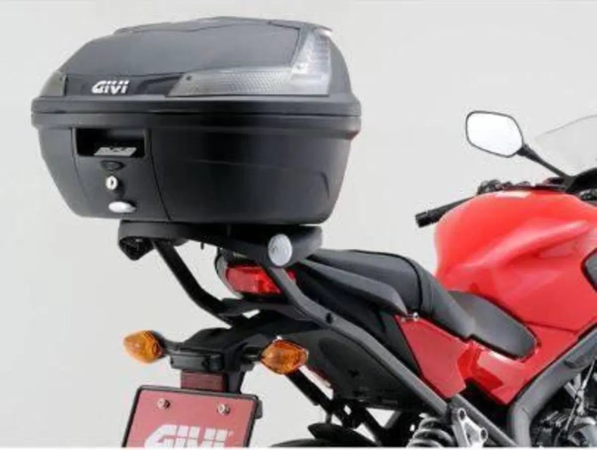 Staffe portapacchi Givi per Honda CBR 600F