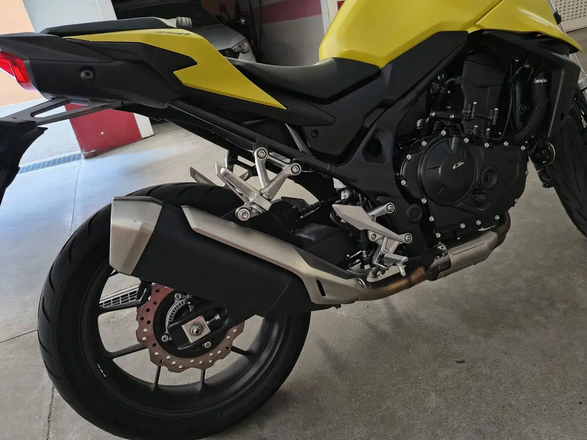 Honda CB 750 Hornet (2023 - 24) (4)