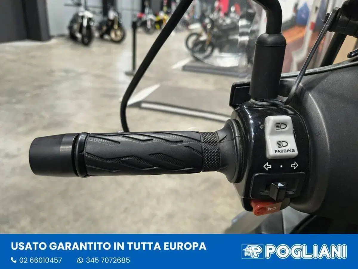 Kymco Agility 200i R16 + (2021 - 25) (9)
