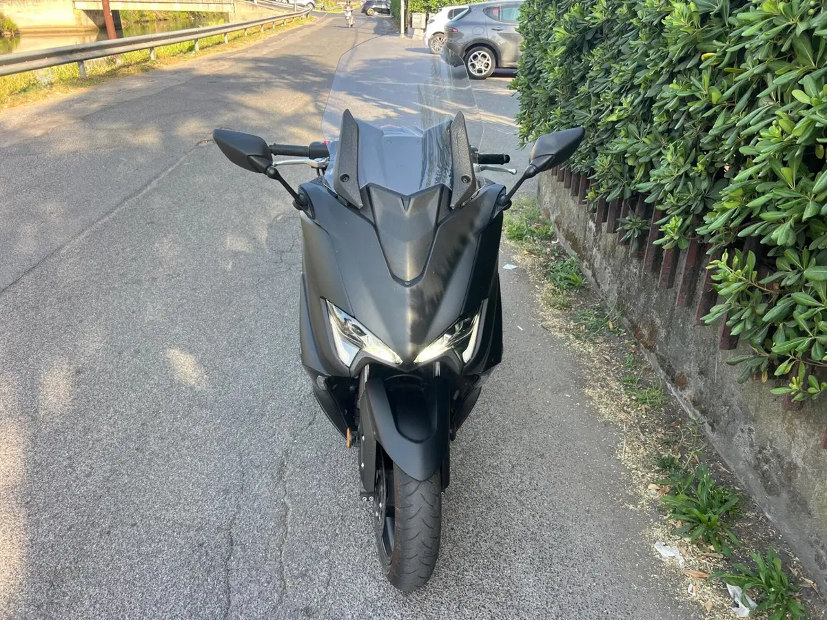 Yamaha T-Max 560 20° anniversario (2021) (5)